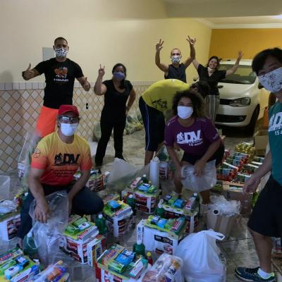 Organizando as doações e montando as cestas