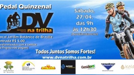 Imagem consta convite para o Pedal Quinzenal do Projeto DV na Trilha neste sábado. Na parte superior à esquerda, o título - Pedal quinzenal com a logo do DV na Trilha, que é composta por uma imagem, contando somente com a silhueta de uma tandem com condutor e DV, onde mostra a tandem subindo um morrinho e sobre o morro as letras
